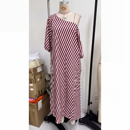 Robe longue rayée à une épaule pour femme