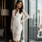 Robe moulante élégante à col en V et manches en dentelle pour femme