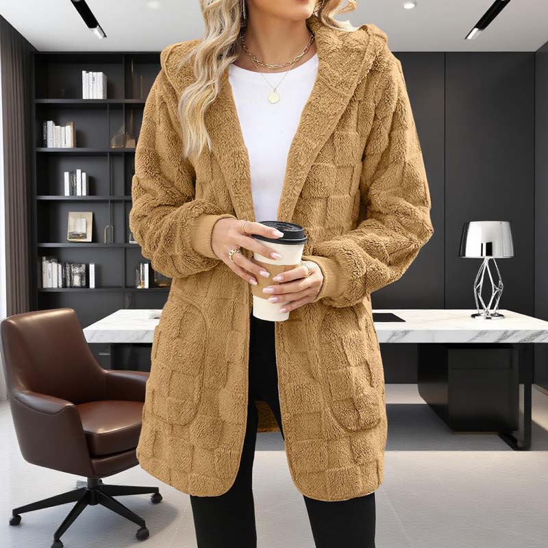 Cardigan en laine duveteuse à carreaux