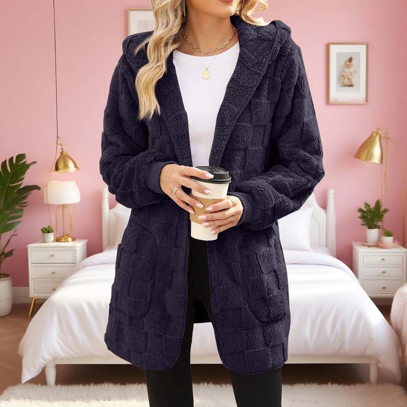 Cardigan en laine duveteuse à carreaux