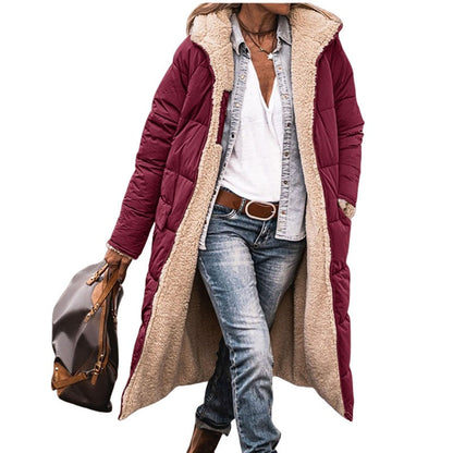Manteau matelassé à capuche réversible et coupe ajustée