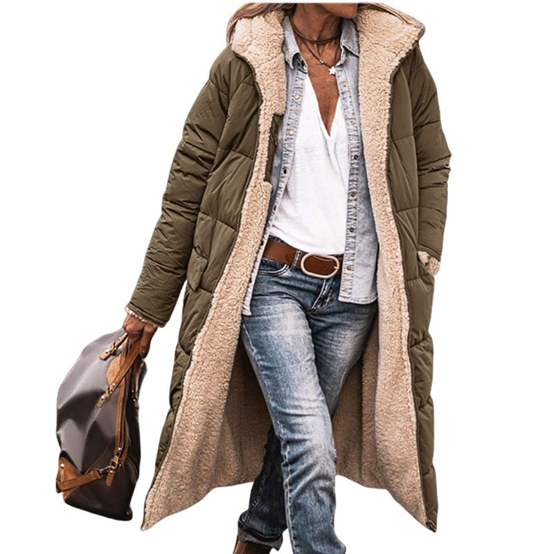 Manteau matelassé à capuche réversible et coupe ajustée