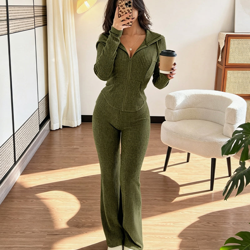 Ensemble veste à capuche zippée côtelée et pantalon évasé pour femme