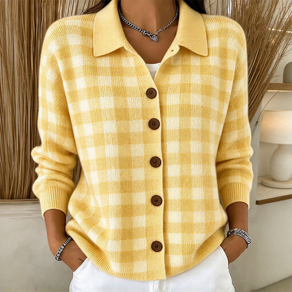 Pull en maille à carreaux et boutonnage pour femme