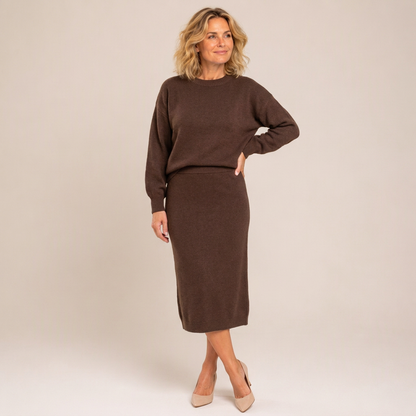 Ensemble femme en maille : haut col rond + jupe midi
