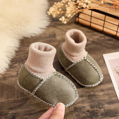 👶Chaussettes et chaussures chaudes en fourrure pour bébé 🔥Deux pièces 8% de réduction