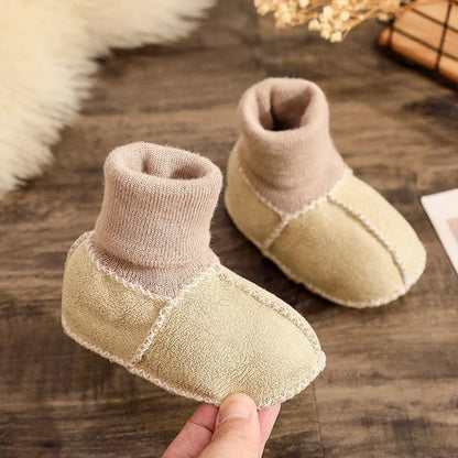 👶Chaussettes et chaussures chaudes en fourrure pour bébé 🔥Deux pièces 8% de réduction