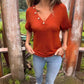 Top stylé à manches courtes et col en V pour femmes